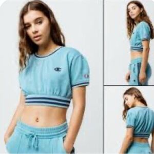 Champion Vintage Blue Cropped  SweatShirt size small great condition women’s